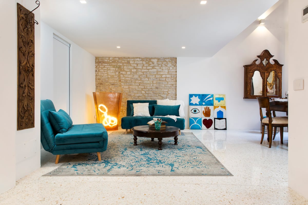 Air bnb in Venice with a canal view