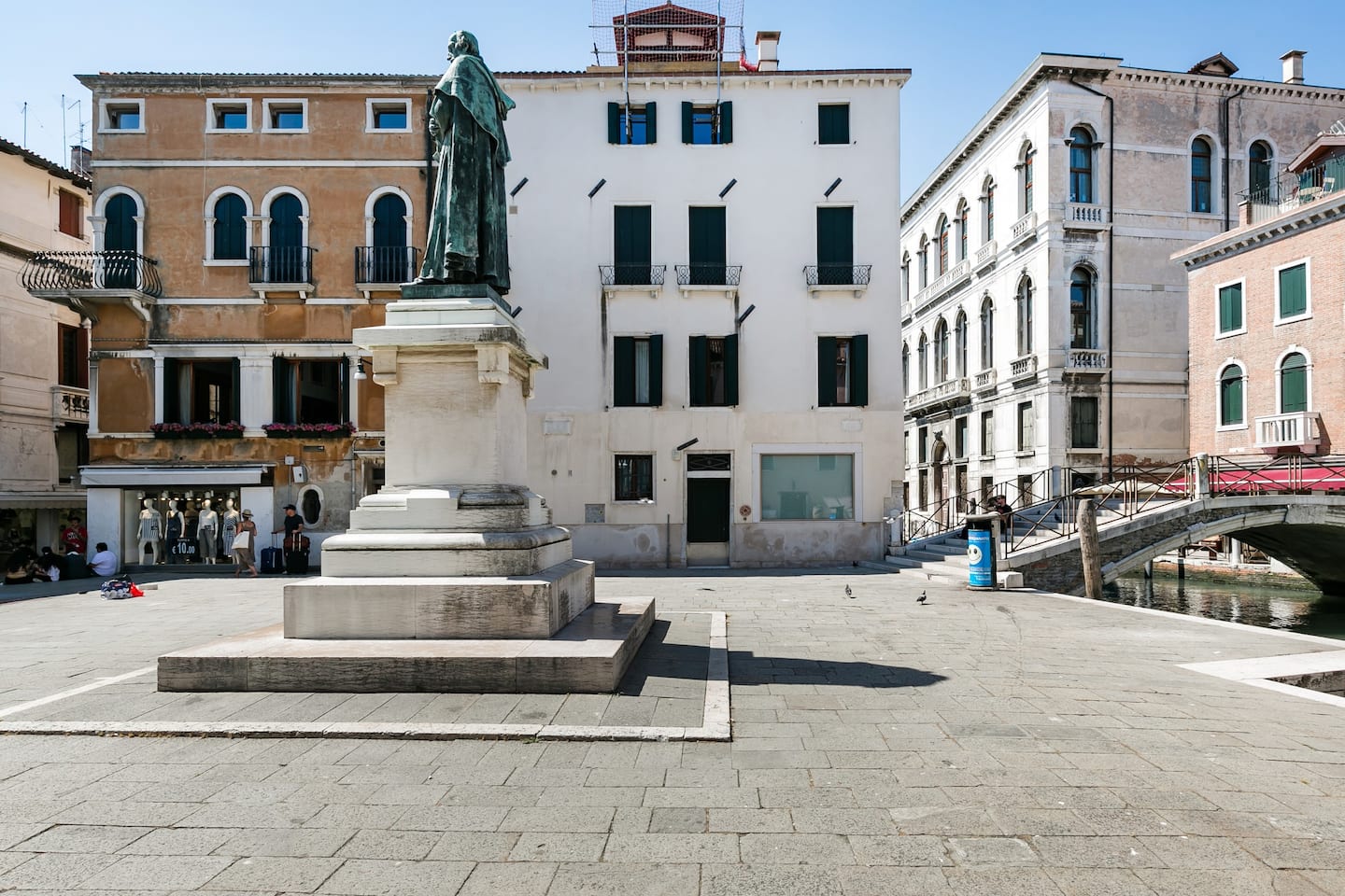 Air bnb in Venice with a canal view